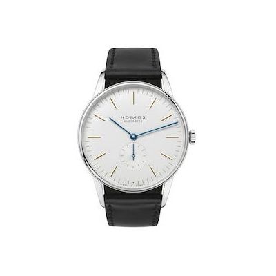De Nomos 384 Orion 38 is een prachtig horloge gemaakt van hoogwaardige materialen en met een minimalistisch design. Het horloge heeft een handmatig opwindmechanisme en een gangreserve van 43 uur. De opvallende blauwe wijzers en het slanke uurwerk maken dit horloge een stijlvolle toevoeging aan elke outfit. Draag dit horloge met een casual outfit voor een moderne en verfijnde uitstraling.